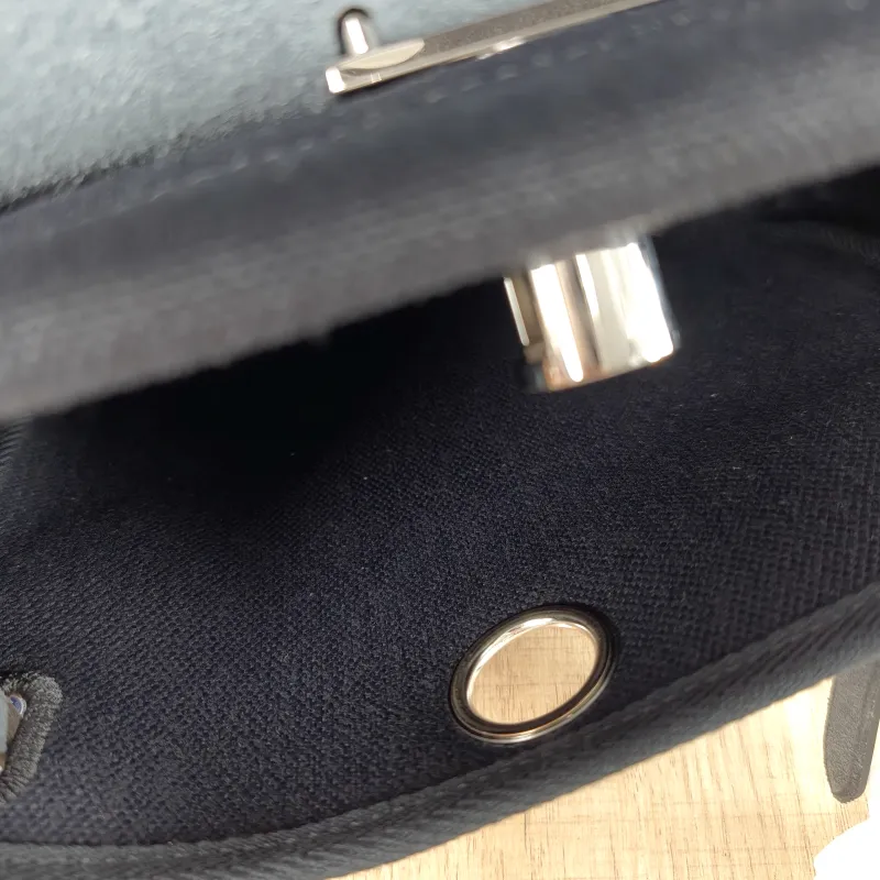 Hermès Crossbody Bag Herbag Zip 20Black Calfskin，Canvasmini20.5 × 7 × 16.5 cm — detail view 7 of 15