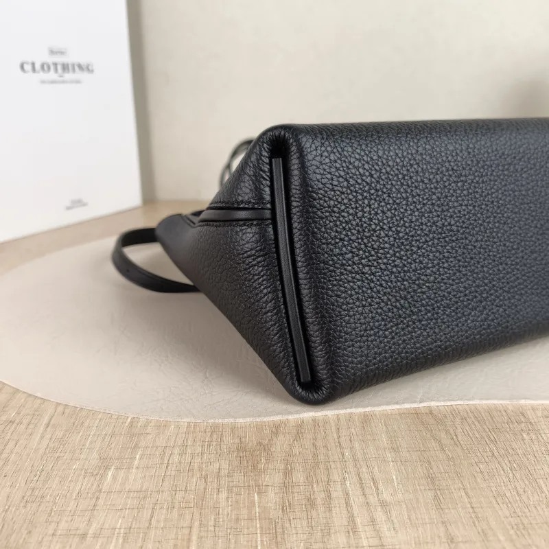 Hermès Crossbody Bag 24 · 24 21 Shoulder Bag Black Togo Calfskin · Swift Calfskin Mini 21 × 10 × 16 cm G — detail view 2 of 13