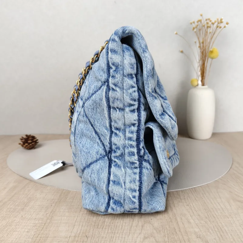 Chanel Shoulder Bag25k Blue One Size35 × 10 × 24 cm — detail view 14 of 17