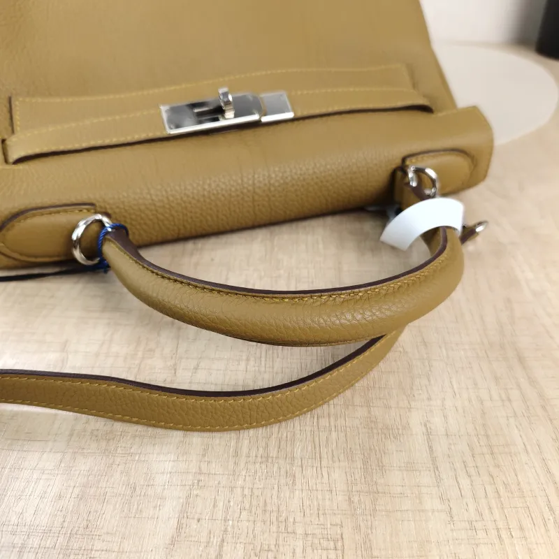 Hermès Shoulder Bag Kelly 28 Silver-Tone Hardware2S Togo Calfskin Medium28 × 10 × 22 cm — detail view 5 of 13