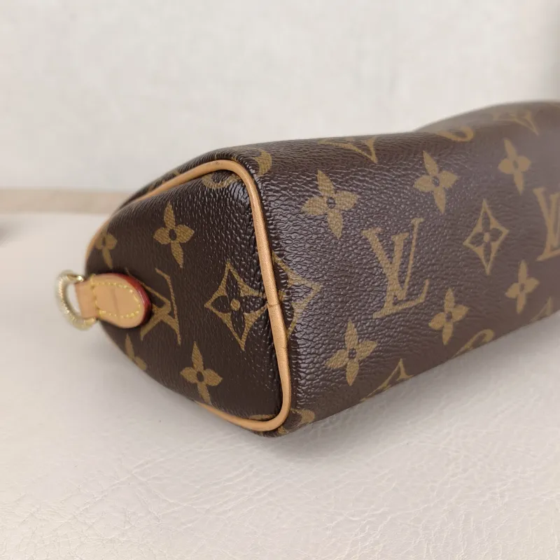 Louis Vuitton Crossbody Bag Speedy Nano Shoulder Strap PVC nano 16 × 7.5 × 10 cm — detail view 7 of 11