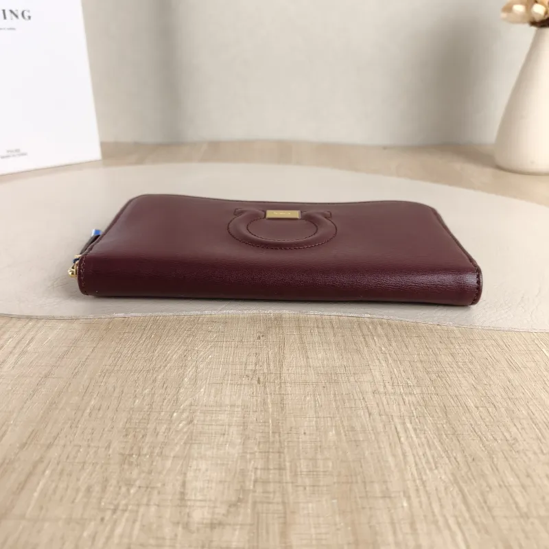 FERRAGAMO Wallet Wallet Red Calfskin One Size19 × 2 × 10.5 cm — cover view 5 of 5