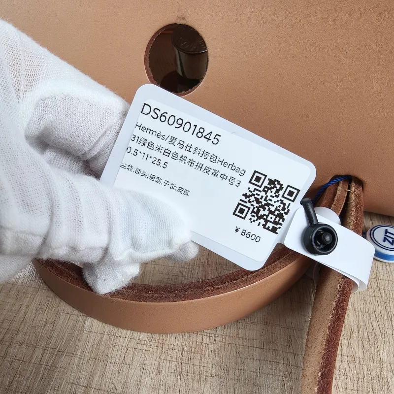 Hermès Crossbody Bag Herbag 31Green White Canvas Medium30.5 × 11 × 25.5 cm — detail view 8 of 16