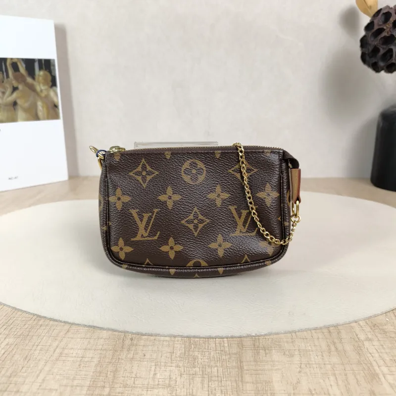 Louis Vuitton Clutch Mini Pochette Accessoires Monogram PV Cmini15.5 × 4 × 10.5 cm