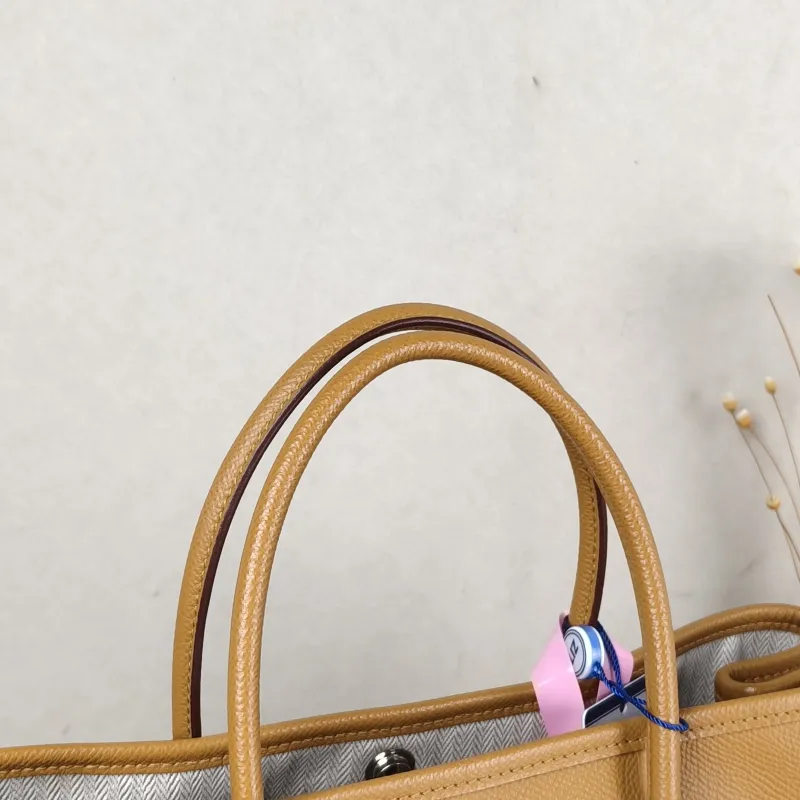 Hermès Top Handle Bag Garden Party 30 30 Negonda Calfskin Medium 30 × 13 × 21 cm Z — detail view 9 of 9