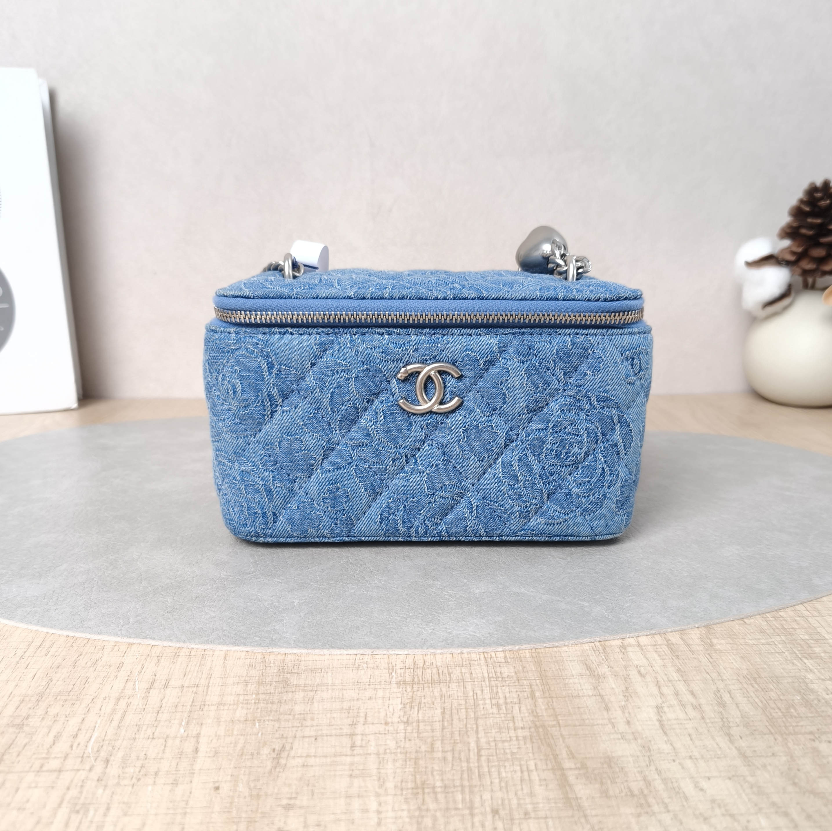 Chanel Crossbody Bag Edition Blue One Size16 × 8 × 9.5 cm