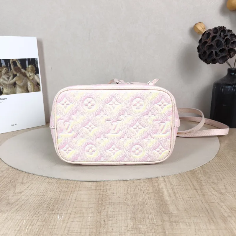 Louis Vuitton Crossbody Bag NÉONOÉ Bucket Bag BB Collection · Calfskin BB 20 × 13 × 20 cm — cover view 3 of 5