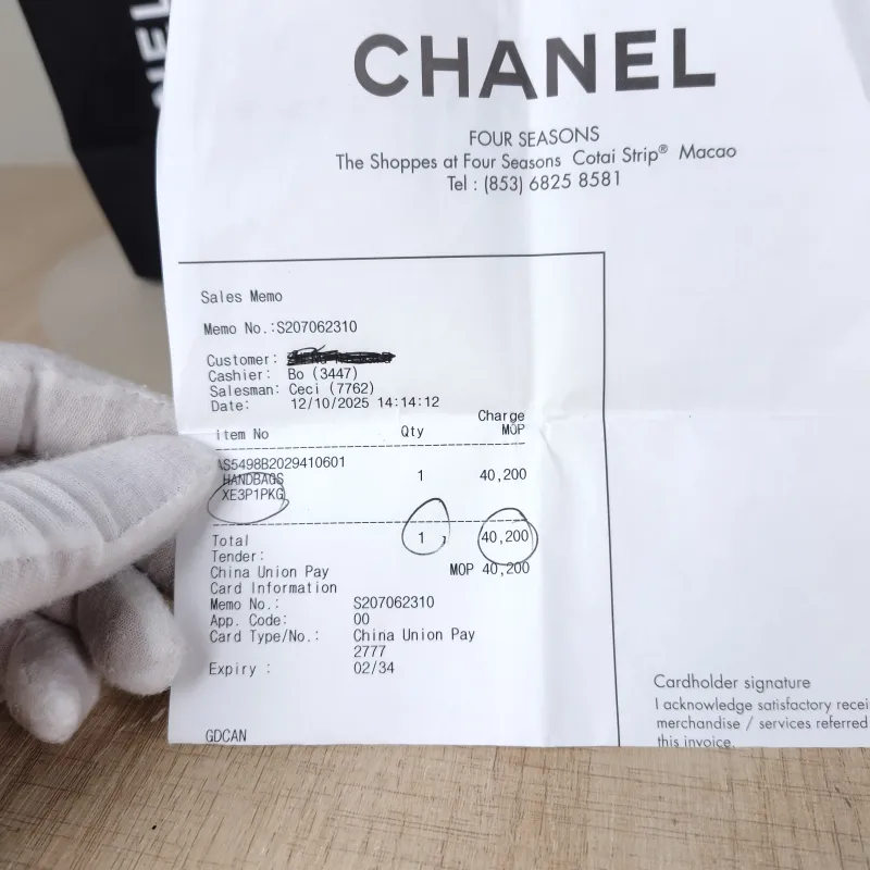 Chanel Shoulder Bag25s hobo White Lambskin Large32 × 6 × 20 cm — detail view 11 of 12