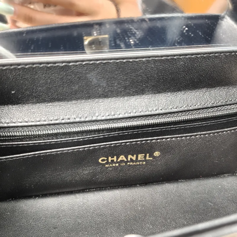 Chanel Crossbody Bag23k Box Bag Black CC alfskin22 × 9 × 10.5 cm — detail view 11 of 17