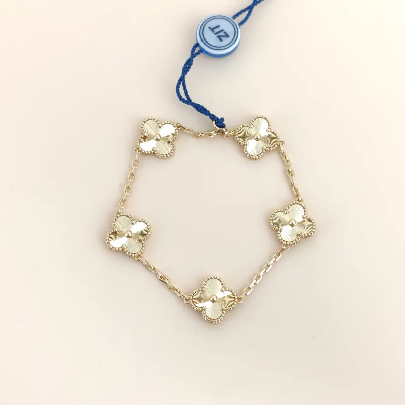 Van Cleef & Arpels Bracelet Alhambra Alhambra Collection Five-Motif Bracelet Yellow Gold 18KY ellow Gold Vintage Small19cm