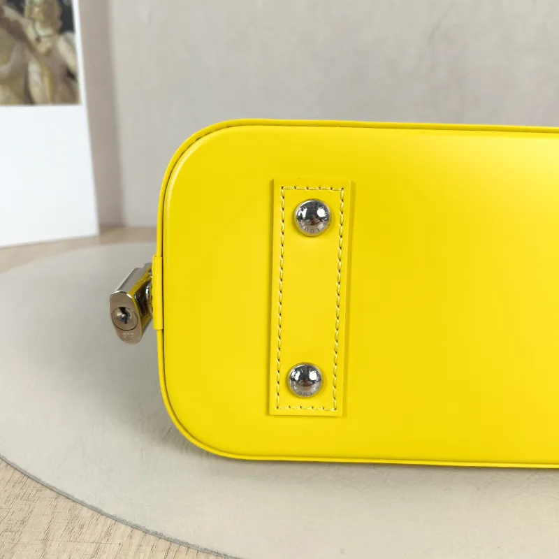 Louis Vuitton Top Handle Bag Alma BB Epi Embossed Calfskin BB 23.5 × 11.5 × 17.5 cm — detail view 4 of 13