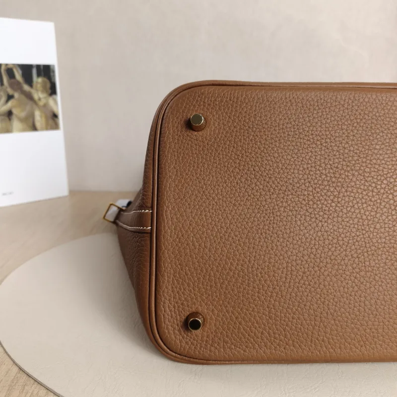 Hermès Top Handle Bag Picotin Lock 22 22 Clemence Taurillon TC Calfskin Medium22 × 18 × 21 cm — cover view 8 of 11