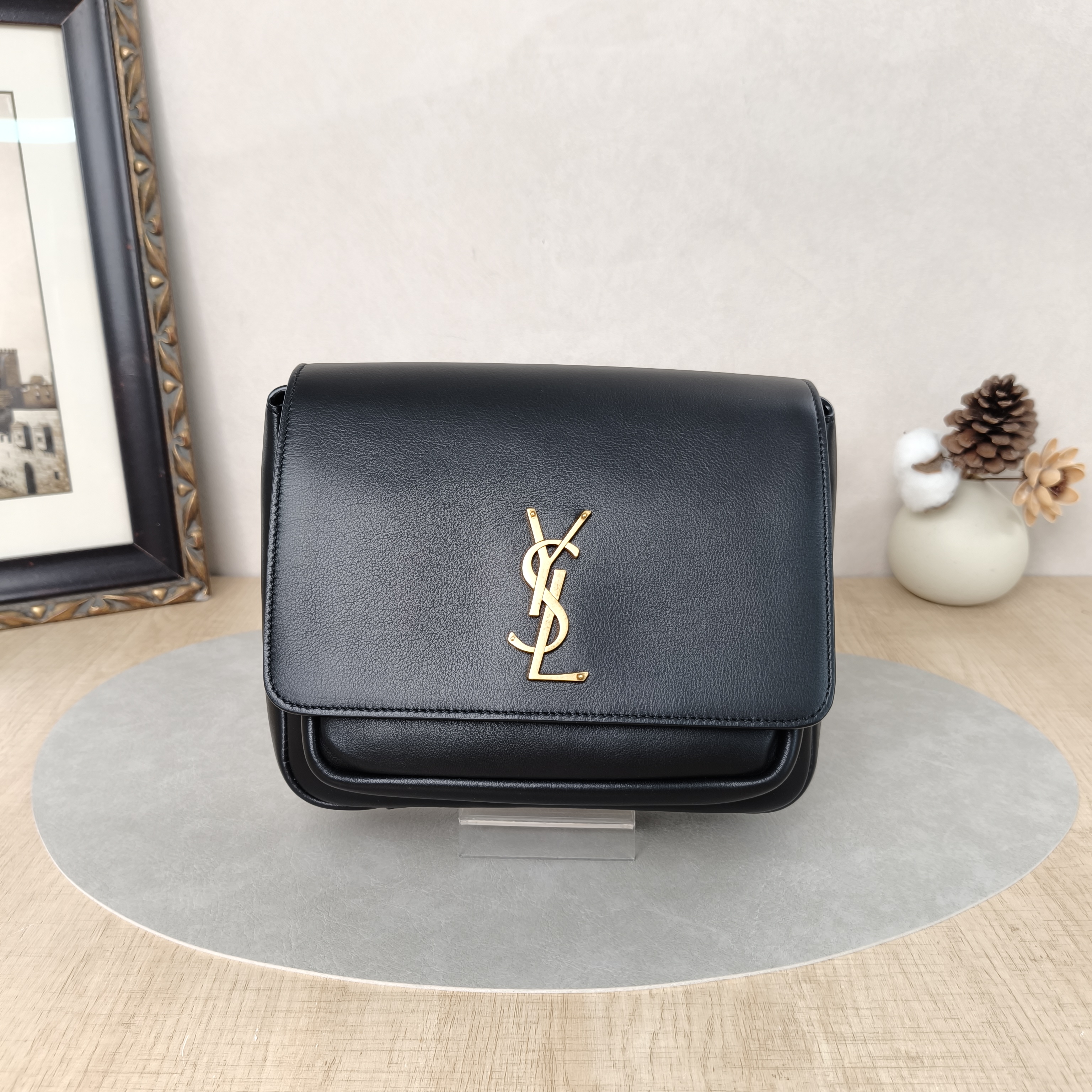 SAINT LAURENT Crossbody Bag Niki Besace Messenger Bag Black Calfskin Small21.5 × 9.5 × 16 cm