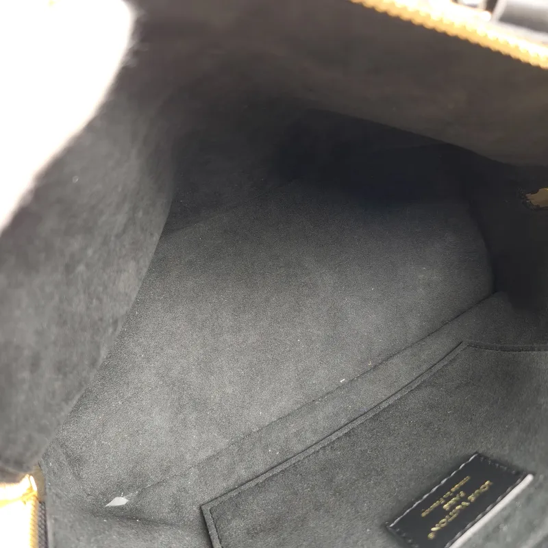 Louis Vuitton Top Handle Bag Alma BB Black Calfskin BB 23.5 × 11.5 × 17.5 cm — detail view 2 of 11