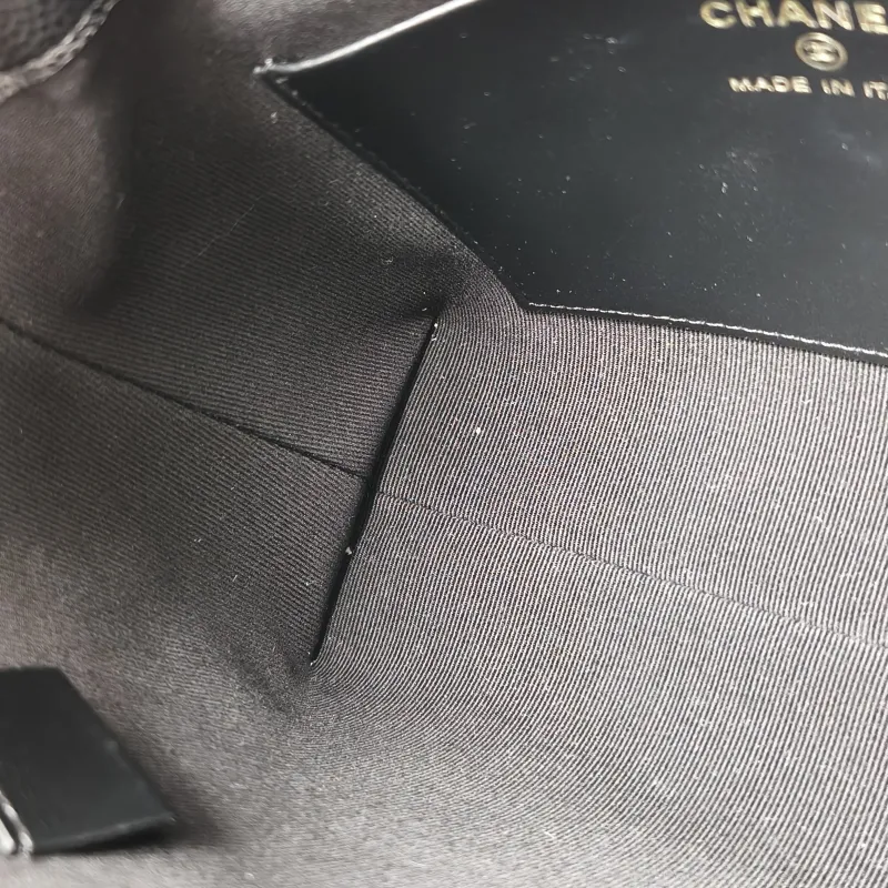 Chanel Crossbody Bag Crossbody Bag Black Calfskin One Size 18 × 7 × 13.5 cm — detail view 12 of 12