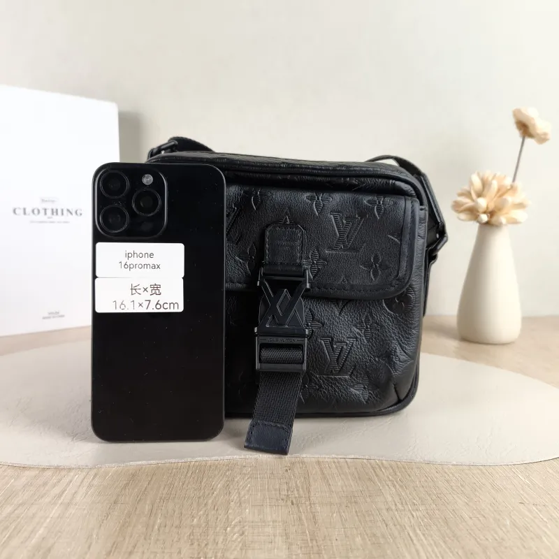Louis Vuitton Crossbody Bag Getaway Messenger Bag Black Calfskin One Size 18 × 7.8 × 17 cm — cover view 2 of 5