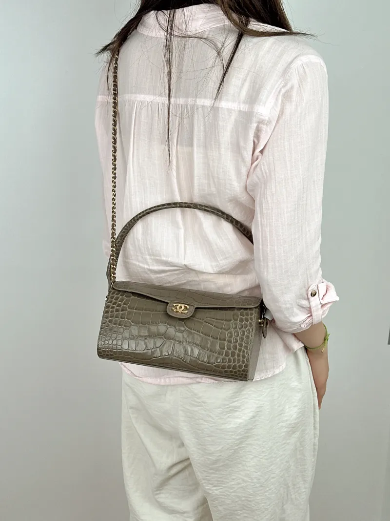 Chanel Shoulder Bag Collection Crossbody Bag Calfskin One Size23 × 11 × 12.5 cm — on-model view 2 of 2
