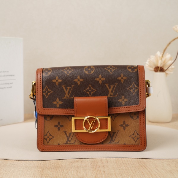 Louis Vuitton Dauphin mini Monogram · Shoulder Strap · 20 × 9 × 15 cm