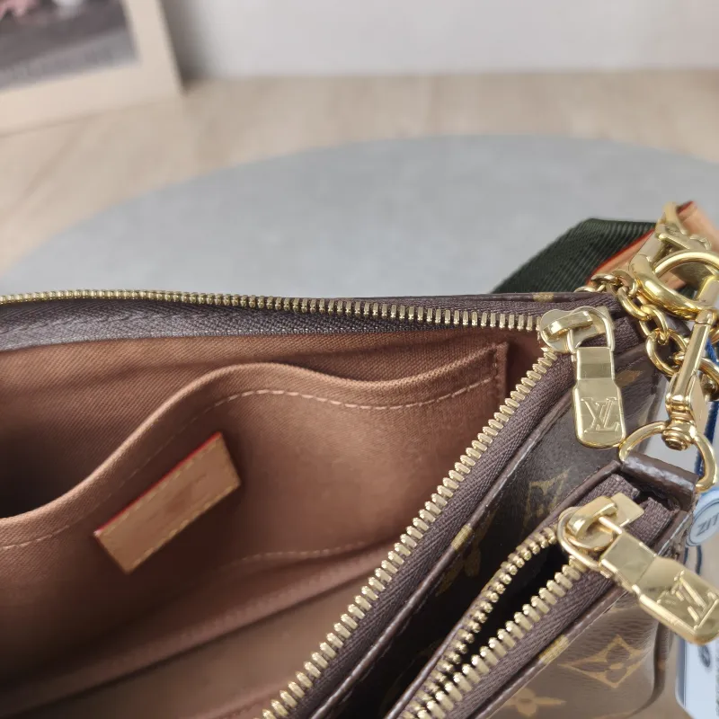 Louis Vuitton Crossbody Bag Multi Pochette Accessoires Shoulder Strap PVC Small 24 × 4 × 13.5 cm — detail view 11 of 16