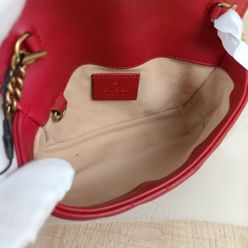 GUCCI Crossbody Bag GG Marmont Mini Marmont Mini Red Calfskinmini16.5 × 4.5 × 9.5 cm — detail view 1 of 11