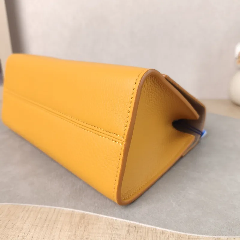 Louis Vuitton Shoulder Bag Twist One Handle Edition Small 25 × 11 × 17 cm — detail view 1 of 14