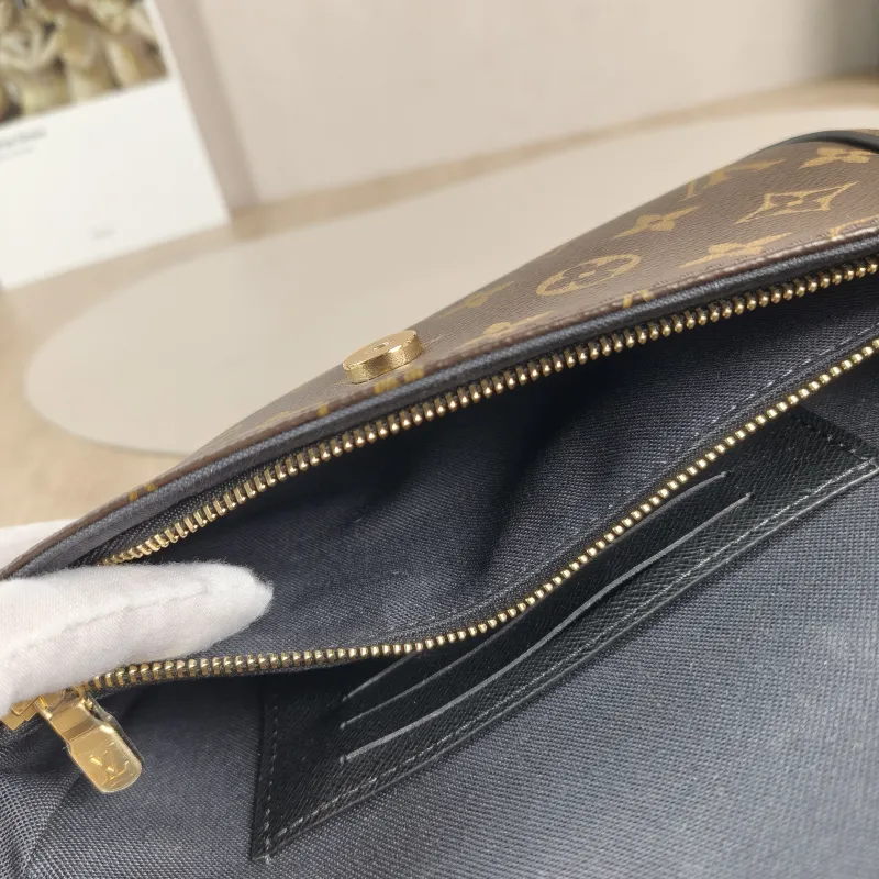 Louis Vuitton Crossbody Bag IVY Monogram PVC Small 23.5 × 4.3 × 12 cm — detail view 9 of 13