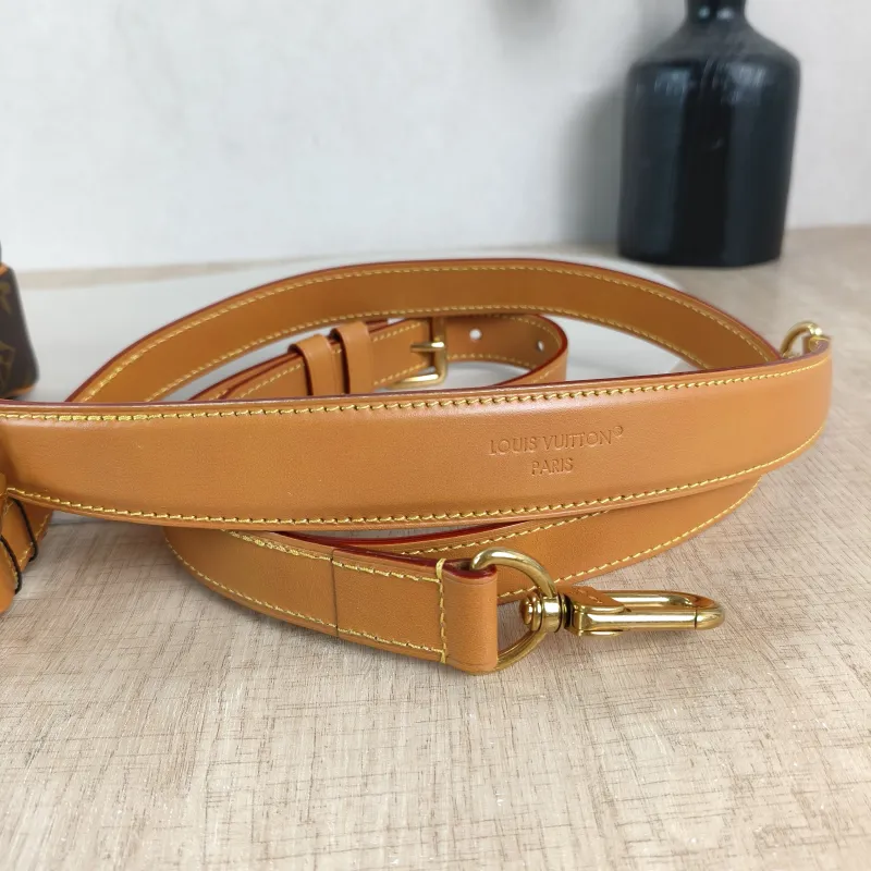 Louis Vuitton Crossbody Bag Nil Messenger Bag Monogram PVC One Size 25 × 11 × 17.5 cm — detail view 7 of 11