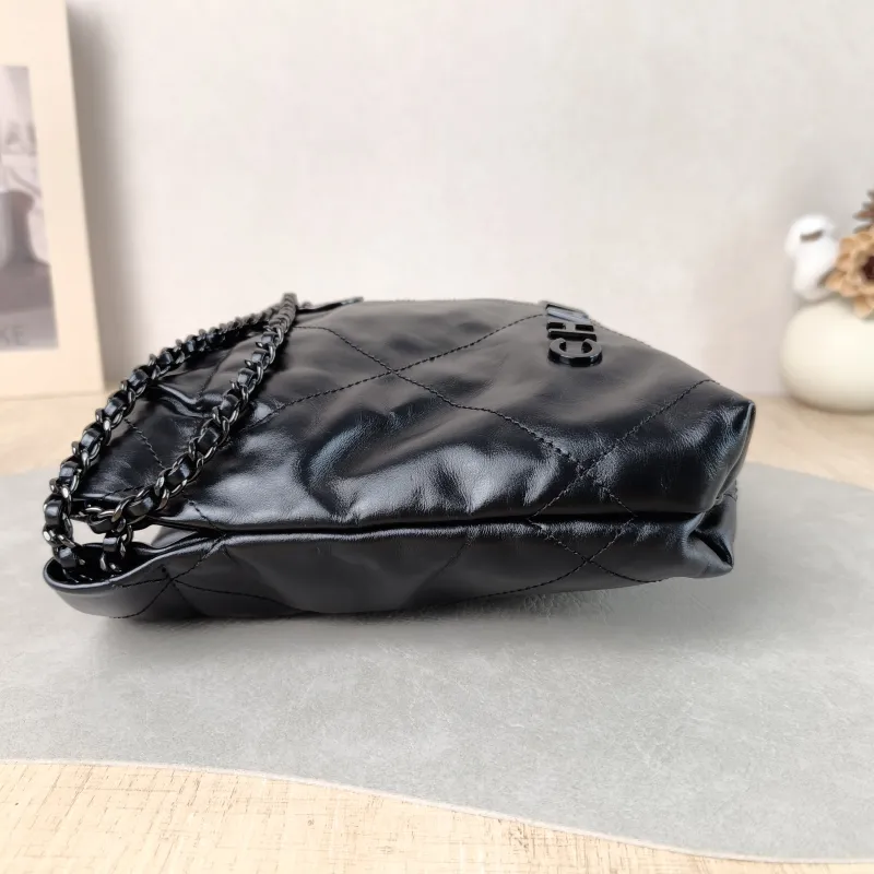 Chanel Shoulder Bag 22Bag Black CC alfskin Mini 20 × 6 × 19 cm — detail view 1 of 11