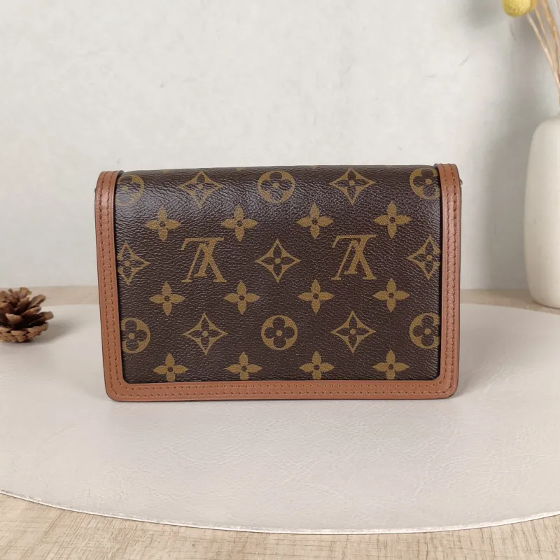 Louis Vuitton Crossbody Bag Dauphine Woc Woc Monogram PVC One Size 18.5 × 5 × 12 cm — cover view 5 of 5