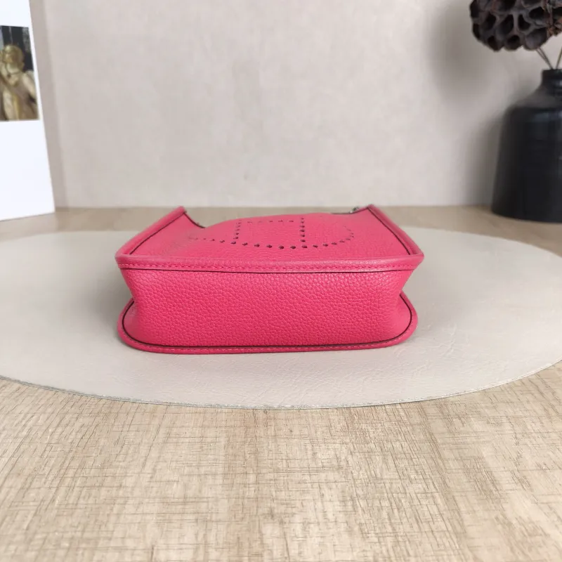 Hermès Crossbody Bag Evelyne Mini 16 Mini 16OD Rose Mexico Taurillon Clemence TC Calfskinmini17 × 5.5 × 18 cm — cover view 2 of 5