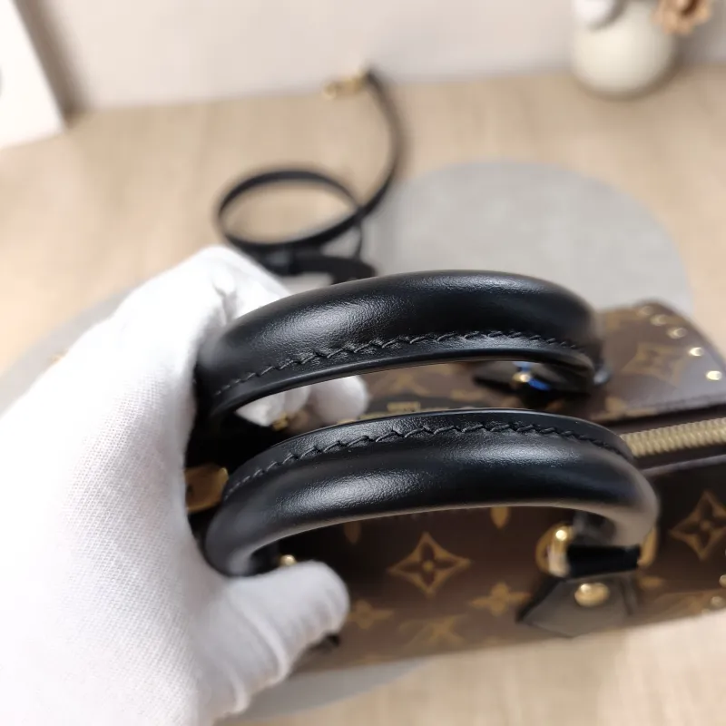 Louis Vuitton Crossbody Bag Speedy Trunk 20Monogram PVC Small20.5 × 11 × 13.5 cm — detail view 1 of 18
