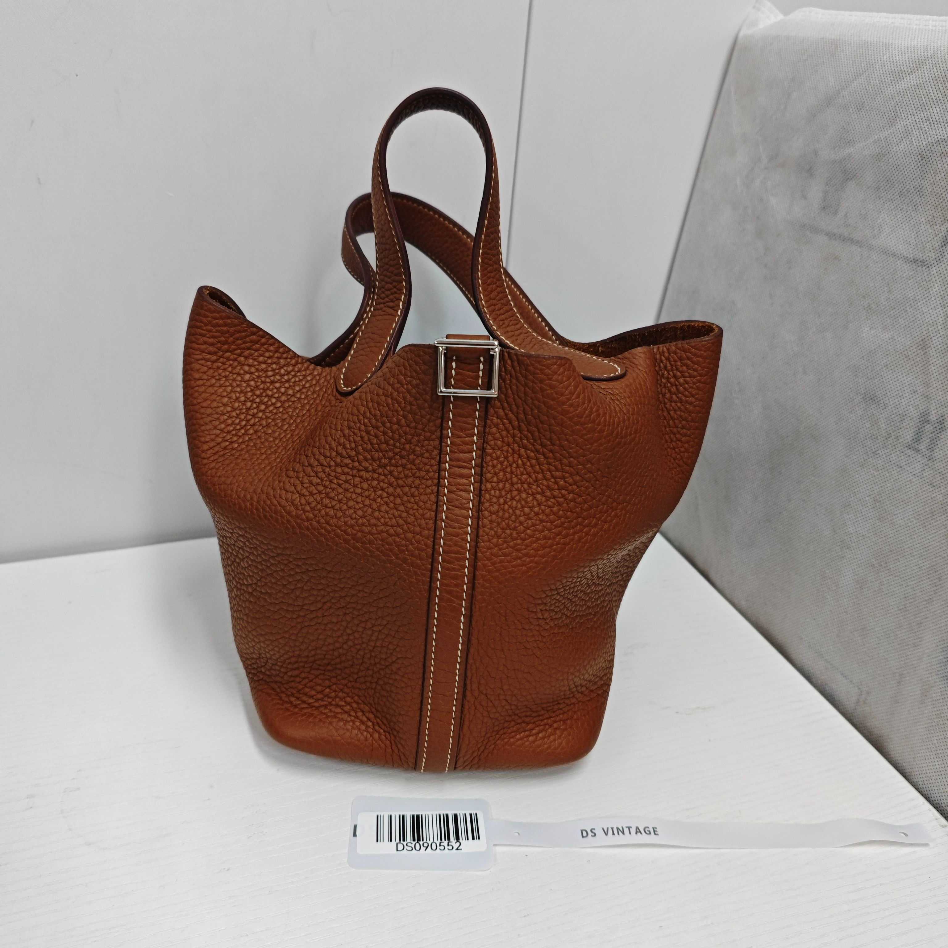 Hermès 18 tc Calfskinz · Dust Bag · 18 × 13 × 19 cm