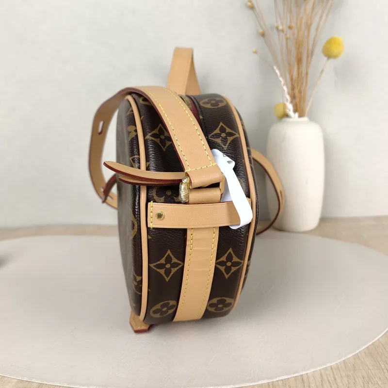 Louis Vuitton Crossbody Bag BOITE CHAPEAU SOUPLE Monogram PVC Small 17 × 8 × 17 cm — detail view 1 of 9