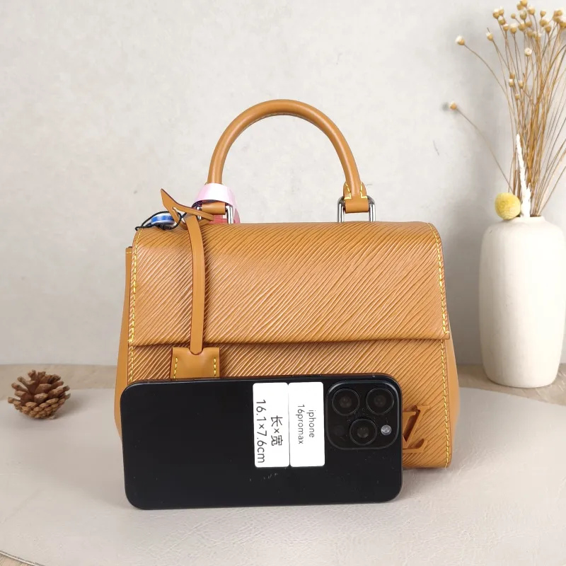 Louis Vuitton Crossbody Bag CLUNY Caramel Epi Embossed Calfskinmini20 × 7.5 × 16 cm — cover view 2 of 6