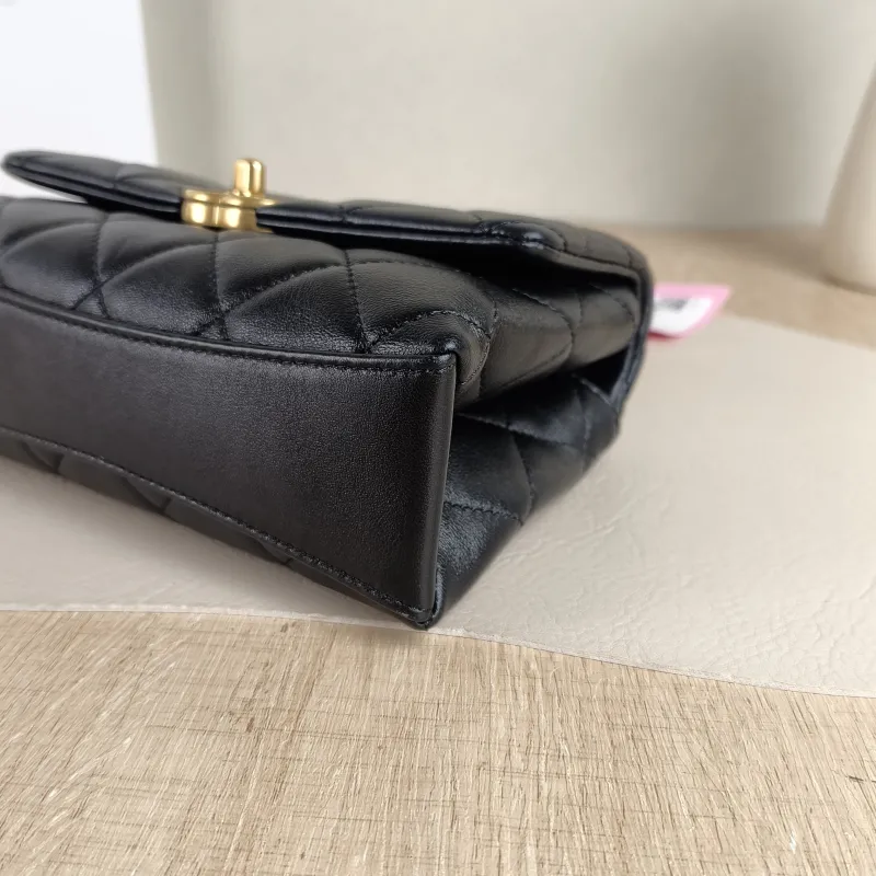 Chanel Crossbody Bag Pearl Black Lambskin Mini 19 × 7 × 13 cm — detail view 5 of 12