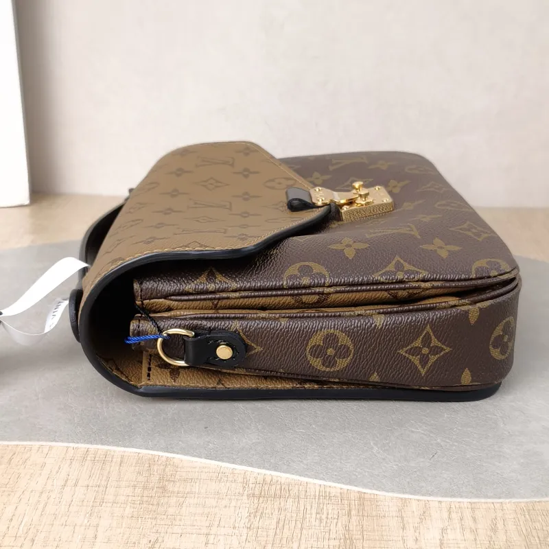 Louis Vuitton Crossbody Bag Pochette Métis Monogram Colorblock PVC Medium 25 × 7 × 19 cm — detail view 10 of 14