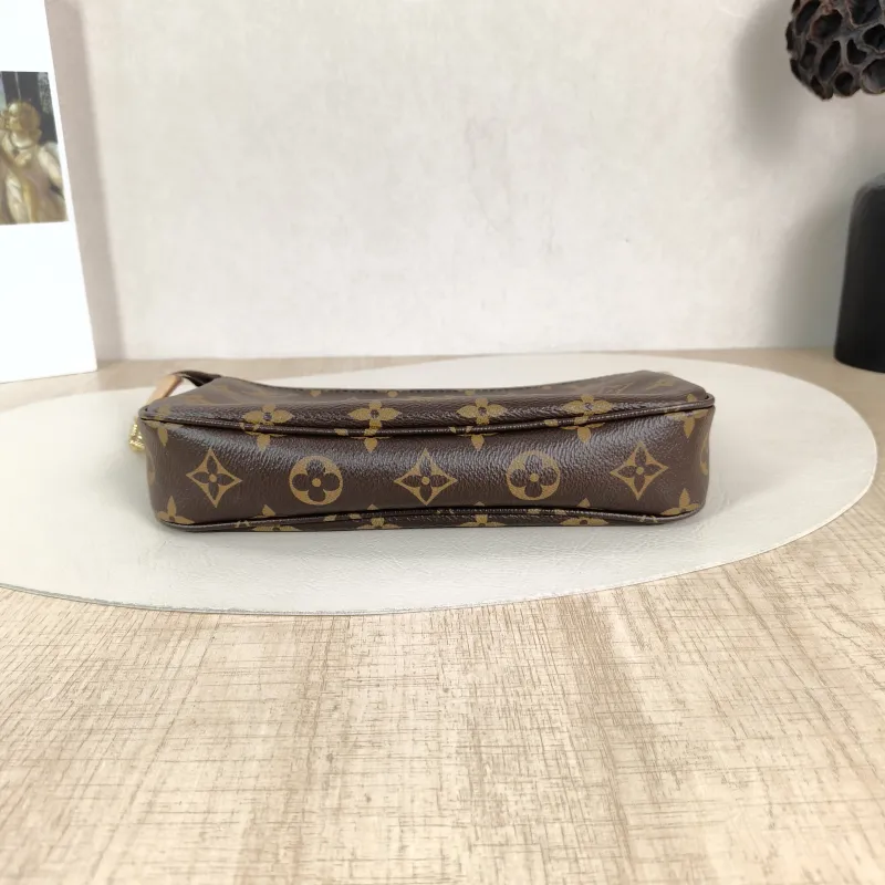 Louis Vuitton Shoulder Bag Pochette Accessoires Monogram PVC One Size22 × 4 × 13 cm — cover view 4 of 5