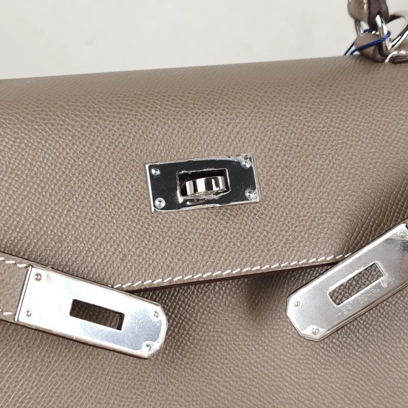 Hermès Shoulder Bag Kelly 28 Silver-Tone Hardware18 Epsom Calfskin Medium28 × 10 × 22 cm — detail view 11 of 13