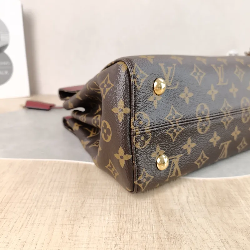 Louis Vuitton Shoulder Bag Venus Red PVC · Calfskin 34 × 12 × 22 cm — detail view 10 of 12