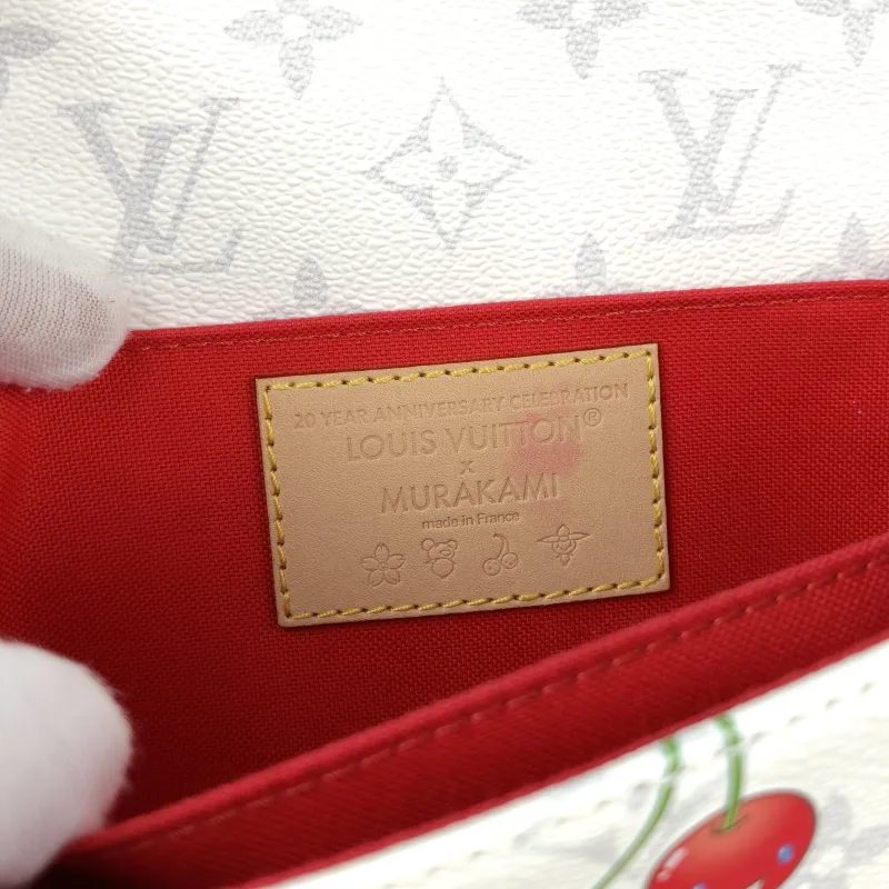 Louis Vuitton Crossbody Bag Pochette Métis East West White · PVC Small21.5 × 6 × 13.5 cm — detail view 9 of 14