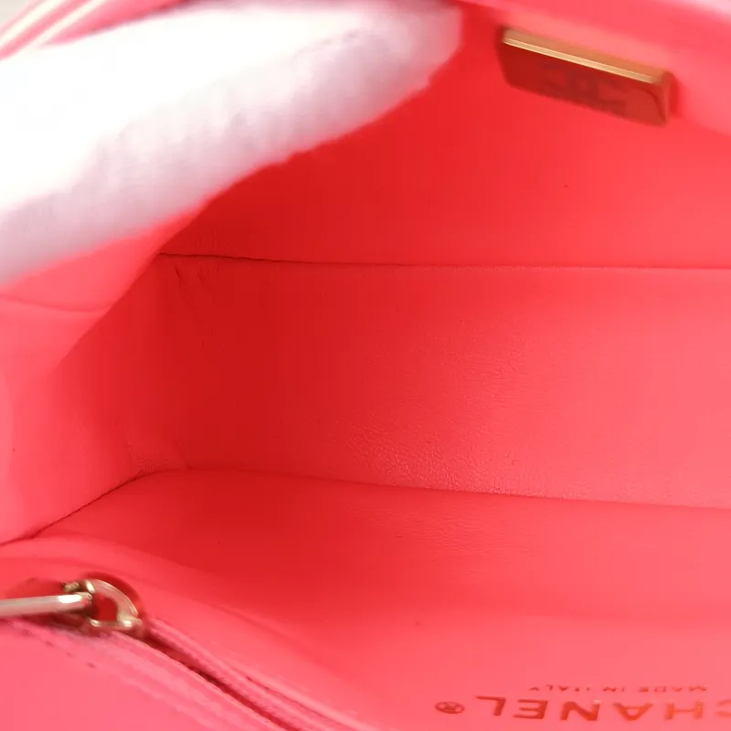 Chanel Crossbody Bag Edition Red Lambskin 19 × 6.5 × 13.5 cm — detail view 13 of 15