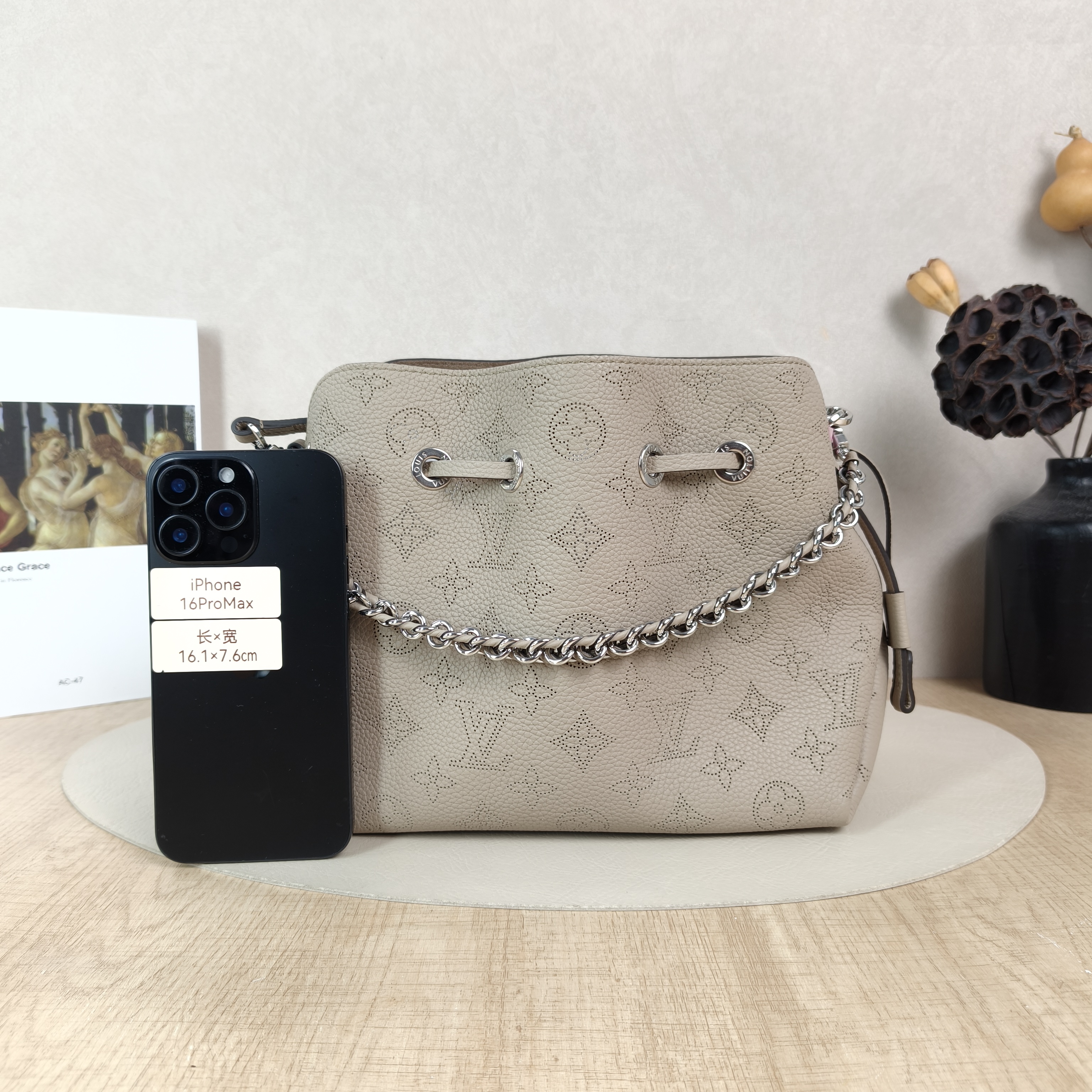Louis Vuitton Crossbody Bag BELLA Calfskin22 × 14 × 19 cm — cover view 2 of 5