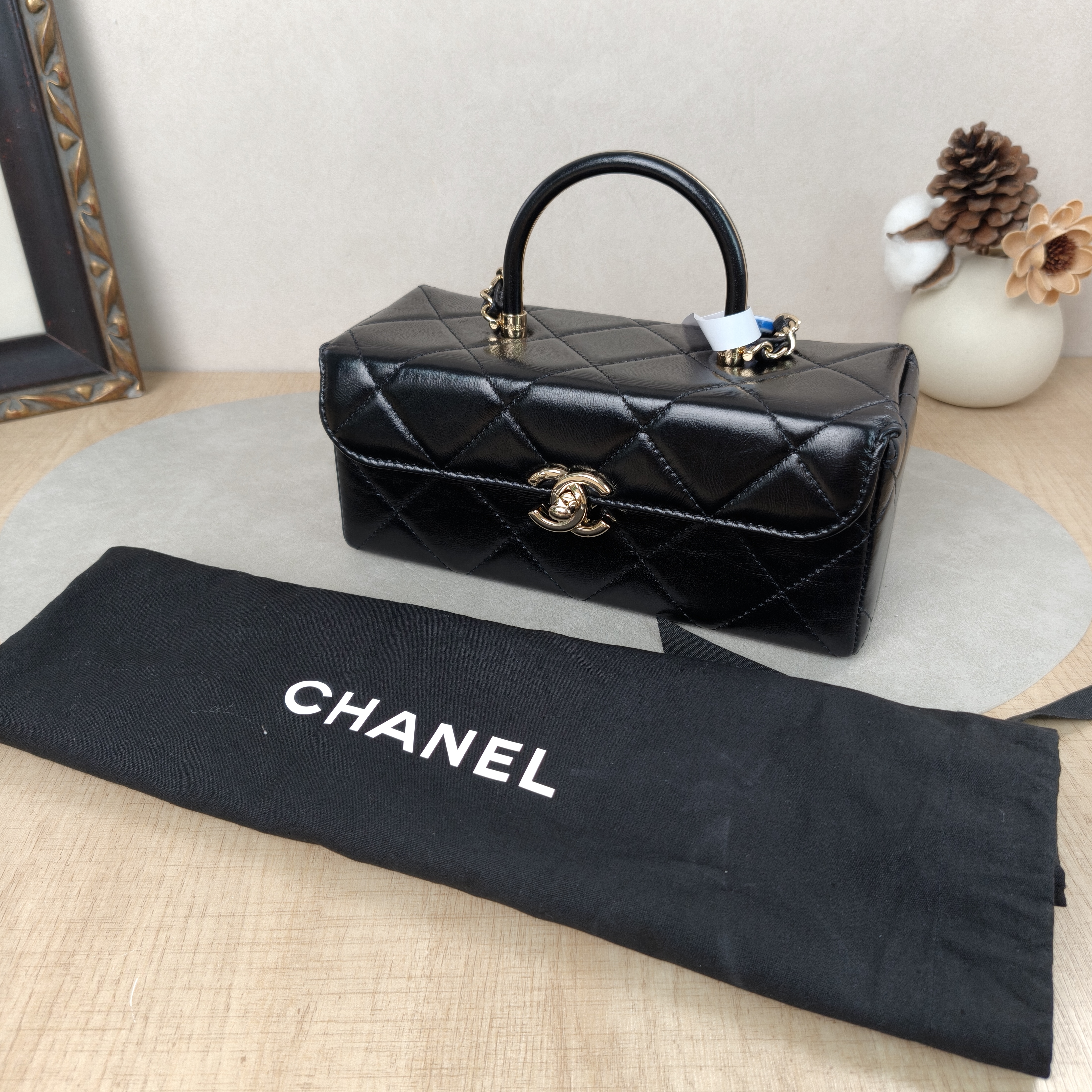 Chanel Crossbody Bag23k Box Bag Black CC alfskin22 × 9 × 10.5 cm — cover view 4 of 6