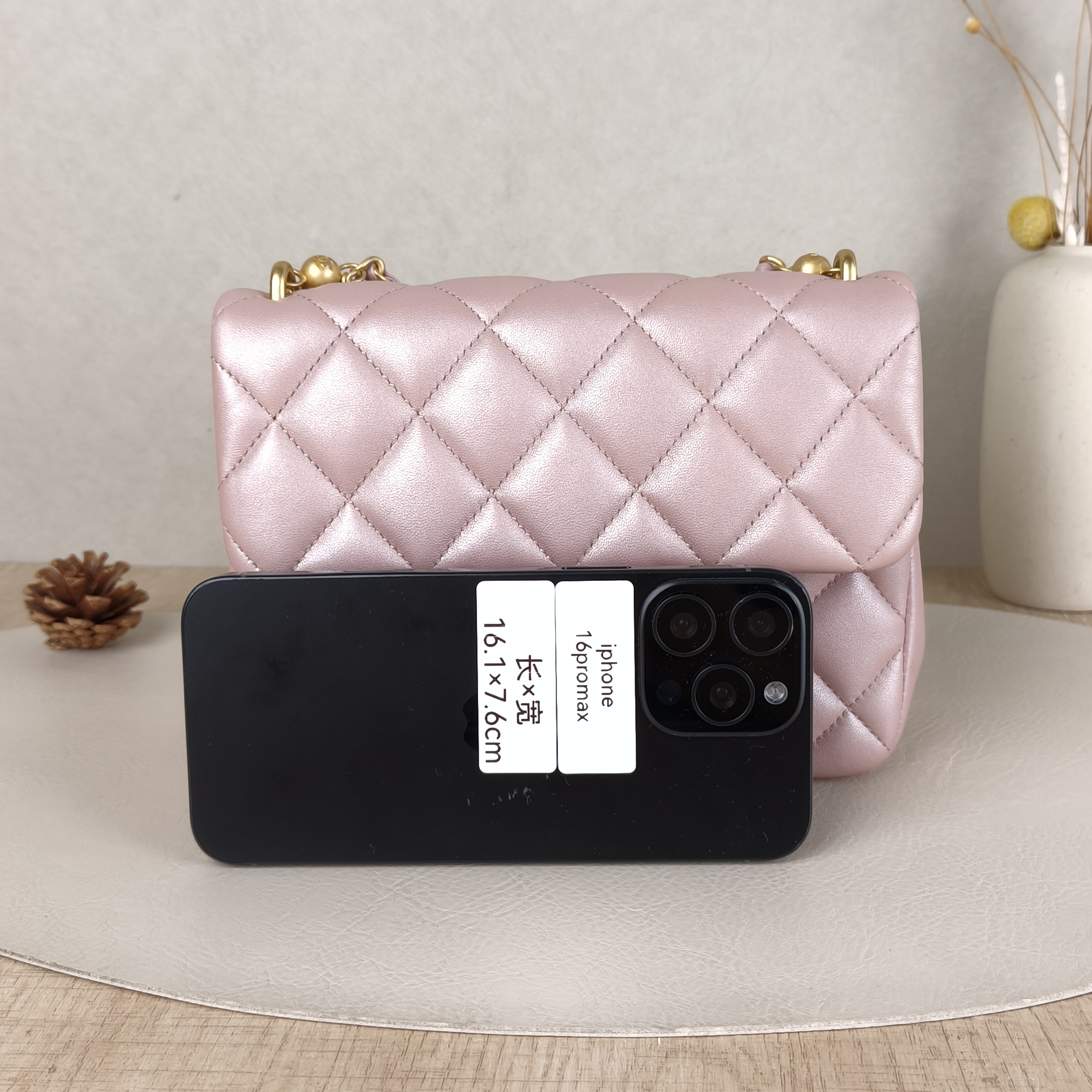 Chanel Crossbody Bag24p Pearl Lambskin One Size19.5 × 7.5 × 14.5 cm — cover view 4 of 5