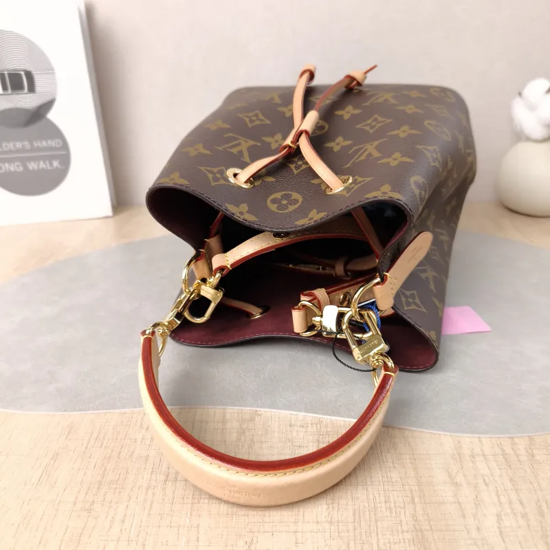 Louis Vuitton Crossbody Bag NÉONOÉ Bucket Bag BB Monogram PVC BB 20 × 13 × 20 cm — detail view 8 of 14