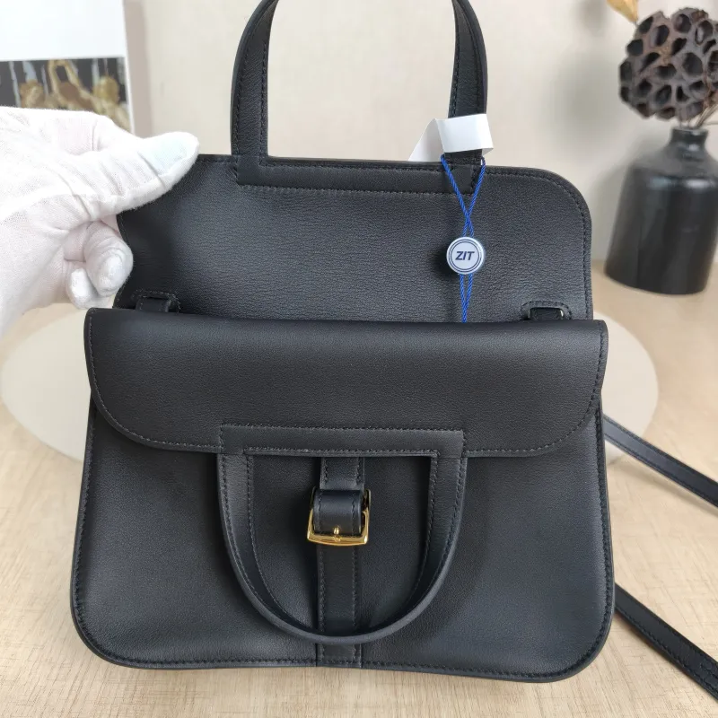 Hermès Crossbody Bag Halzan Black Swift Calfskinmini22 × 6.5 × 15 cm — detail view 3 of 13