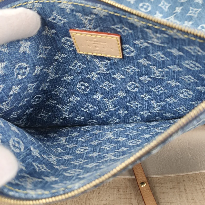 Louis Vuitton Crossbody Bag Carryall Blue Medium 39 × 15 × 30 cm — detail view 5 of 12