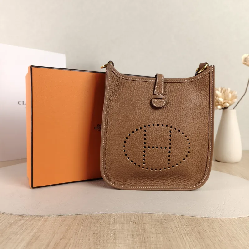 Hermès Crossbody Bag Evelyne Mini 16 Mini 16 Clemence Taurillon TC Calfskinmini17 × 5.5 × 18 cm — cover view 4 of 6