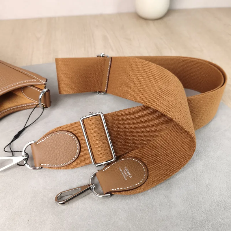 Hermès Crossbody Bag Evelyne 29 29 37 Brown TC Calfskin 29 29 × 7 × 30 cm W — detail view 9 of 13