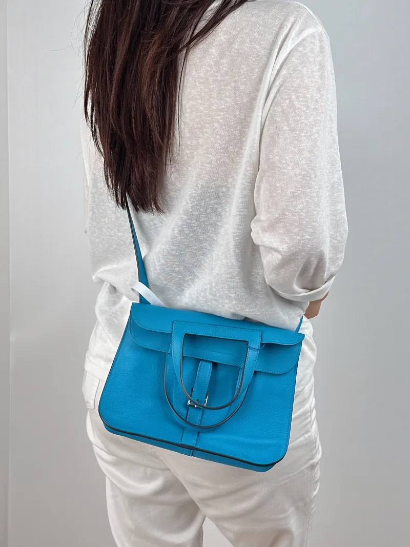 Hermès Shoulder Bag Halzan 25 Evercolor Calfskin Small 25 × 8 × 17 cm B — on-model view 1 of 2